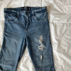 HOLLISTER RIPPED JEGGINGS